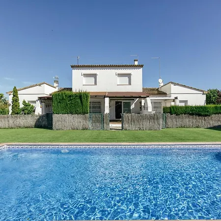 Romani, Con Piscina Holiday home